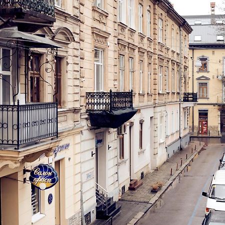 Apartments Near Potocki Palace Leopoli Esterno foto