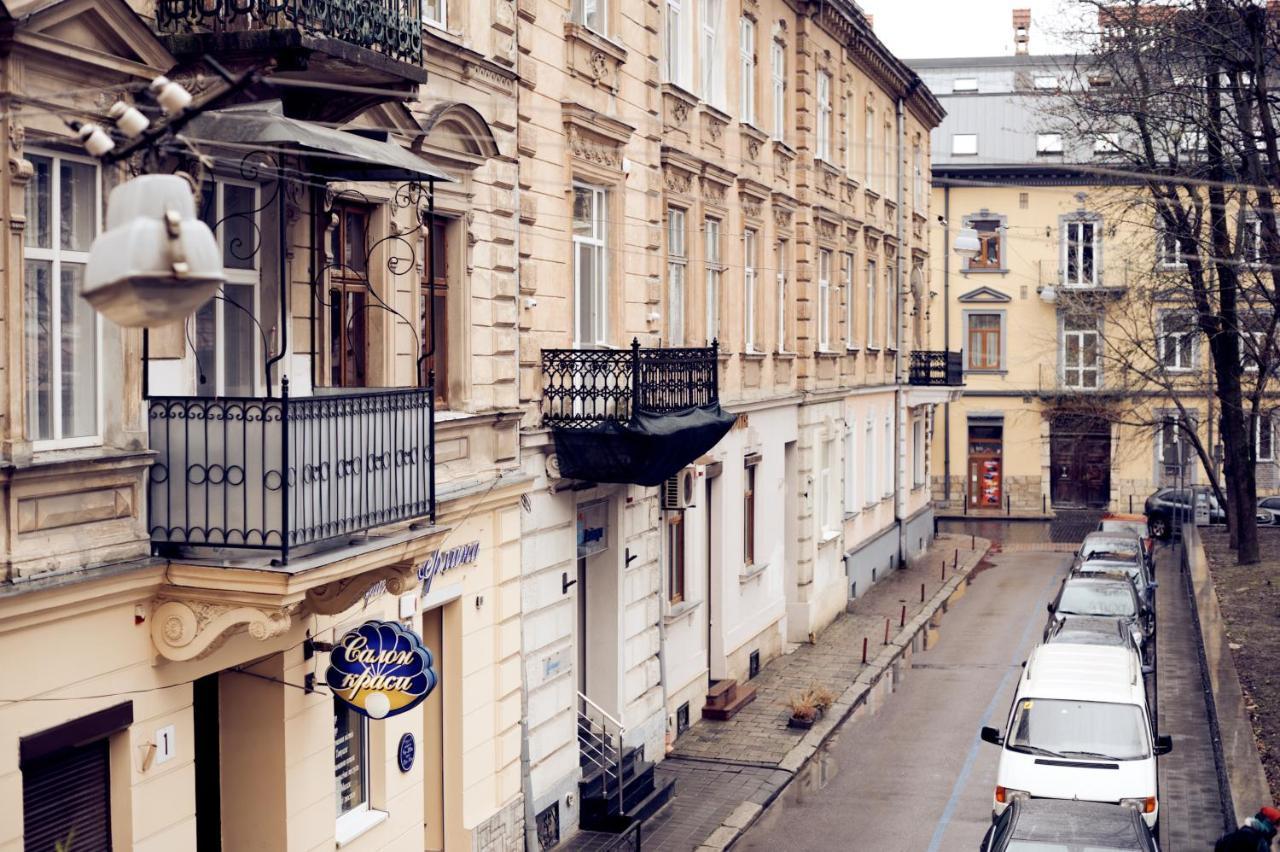 Apartments Near Potocki Palace Leopoli Esterno foto