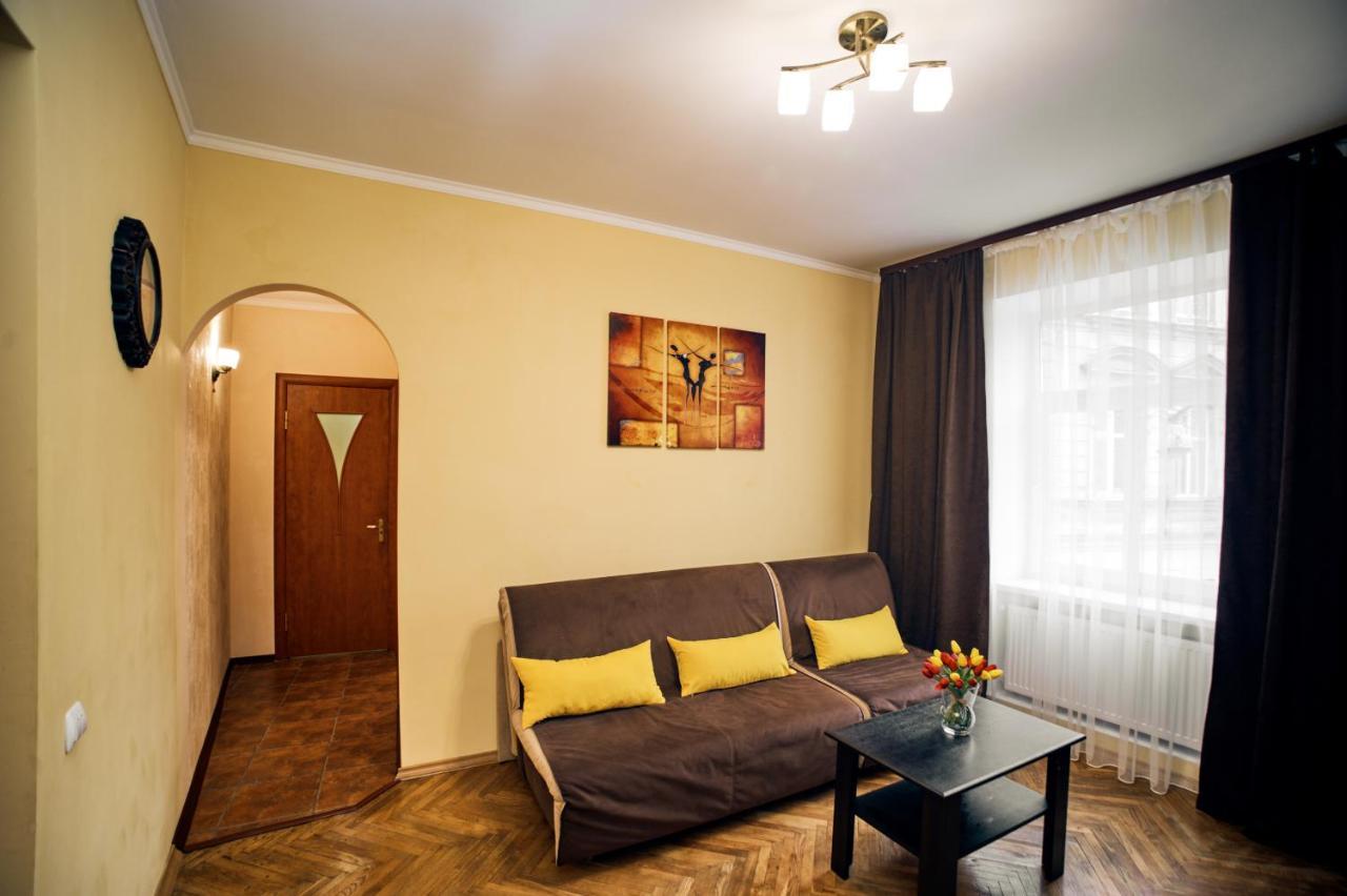 Apartments Near Potocki Palace Leopoli Esterno foto